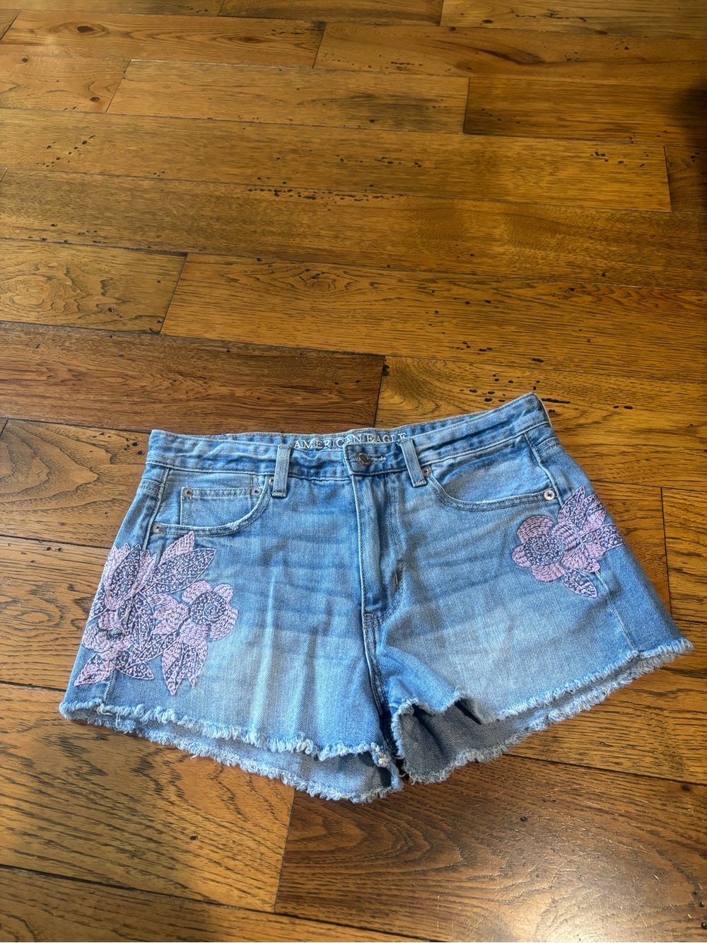 American Eagle Denim Pink Floral Embroidered Women's Shorts - Light Blue Sz 6